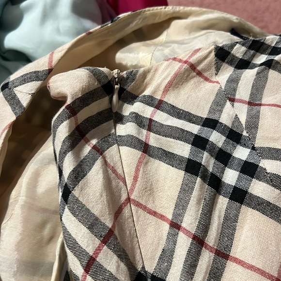 Ladies Excellent Condition Burberry skirt - Picture 3 of 5